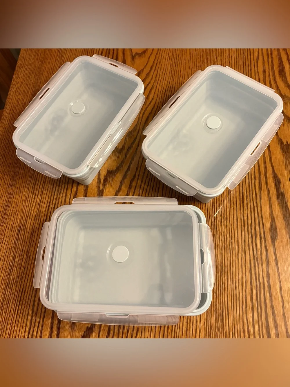 🤍💚Food Storage Containers with Lids - Three with lids.